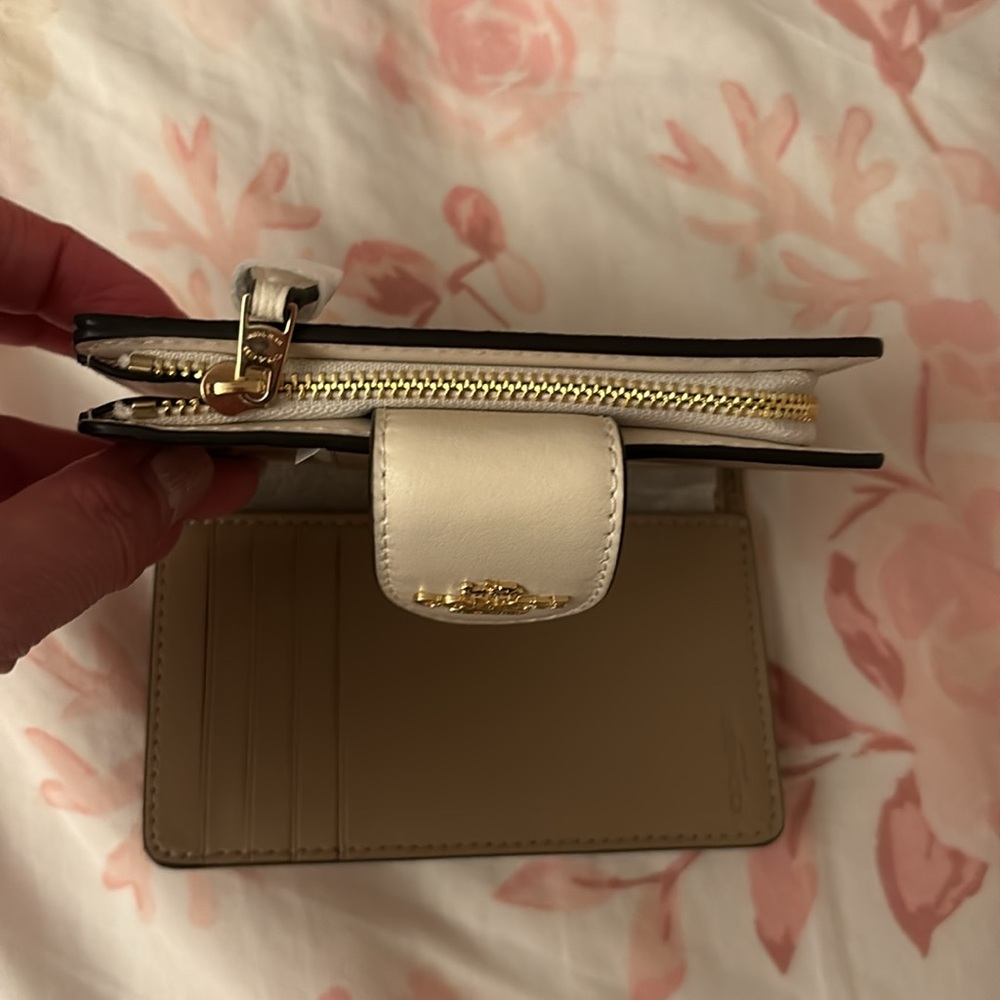 Coach light khaki floral multi wallet nwt - Picture 5 of 10